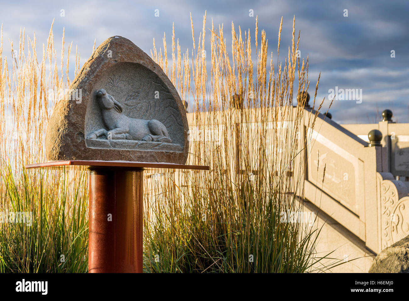 Année du Bœuf, symbole des animaux du zodiaque chinois, Jardin Chinois, Louise McKinney Riverfront Park, Edmonton, Alberta, Canada Banque D'Images