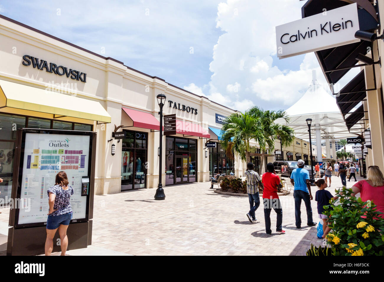 West Palm Beach Florida, Outlets Mall, shopping shopper shoppers magasins marché marchés achats vente, magasin de détail magasins d'affaires bussin Banque D'Images