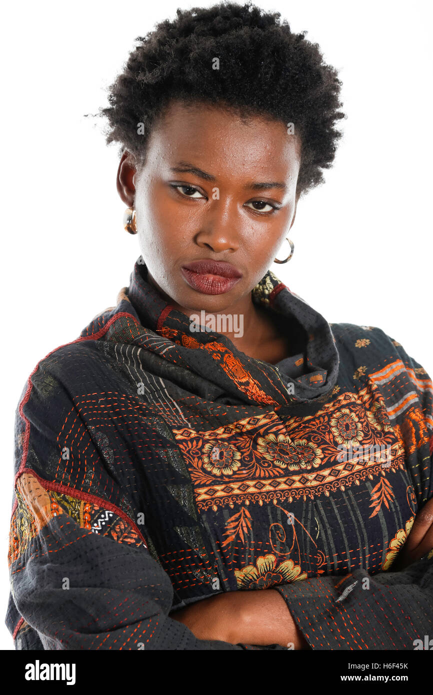 Jeune femme afro-américaine avec un fond blanc (série) Banque D'Images