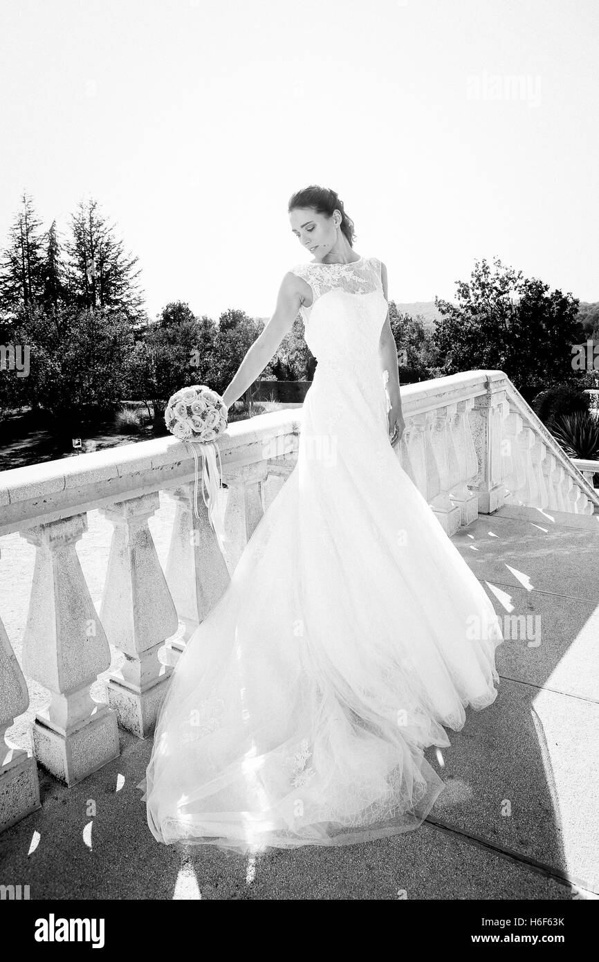 Little White Wedding bouquet de roses et de fleurs d'amour Banque D'Images