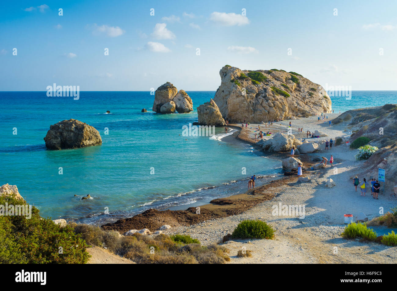 La célèbre plage situé à côté de la roche de la grecque, le lieu de naissance de la déesse Aphrodite, Paphos, Chypre Banque D'Images