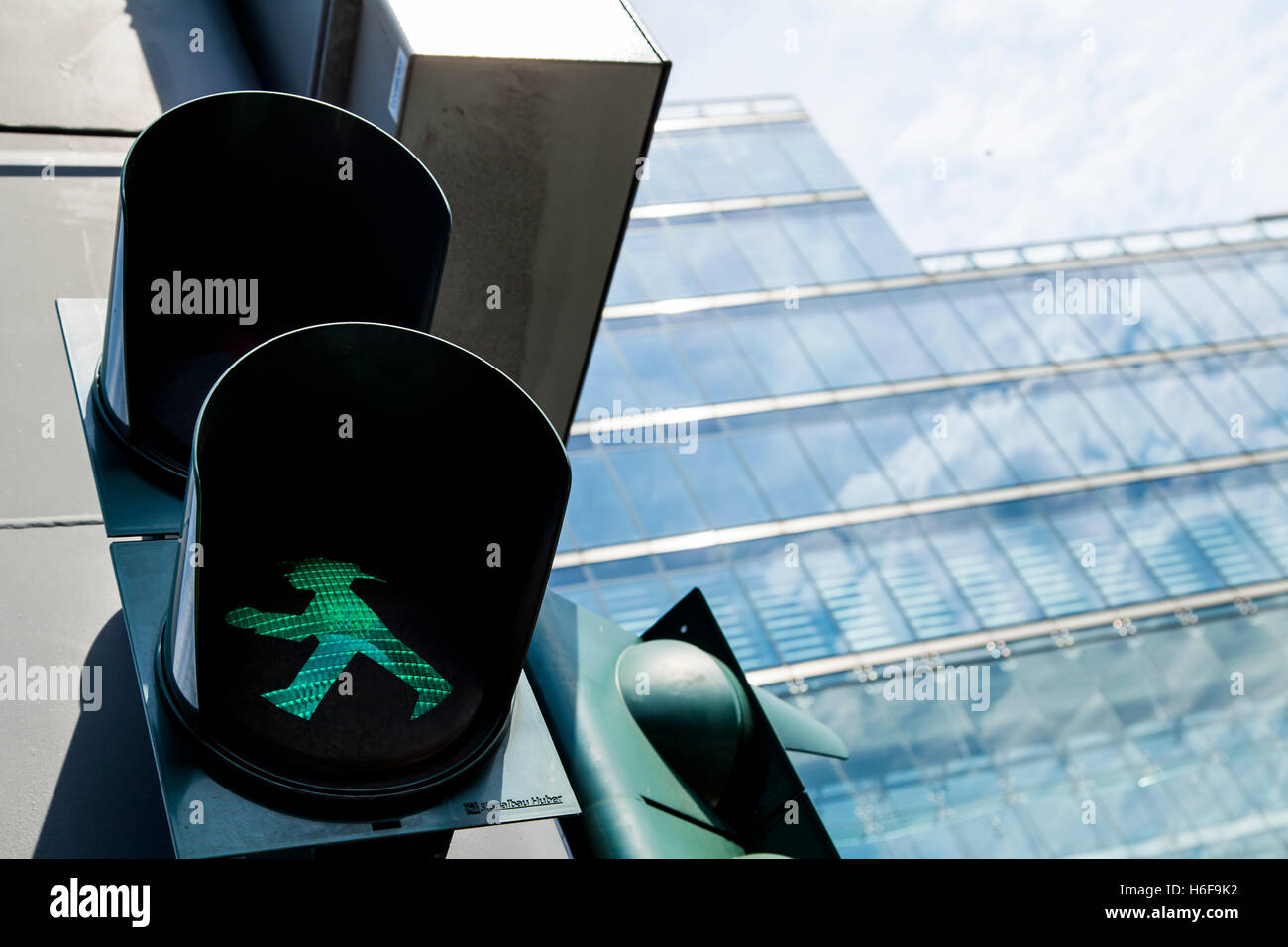 Feu de circulation pour piétons à Berlin. Banque D'Images