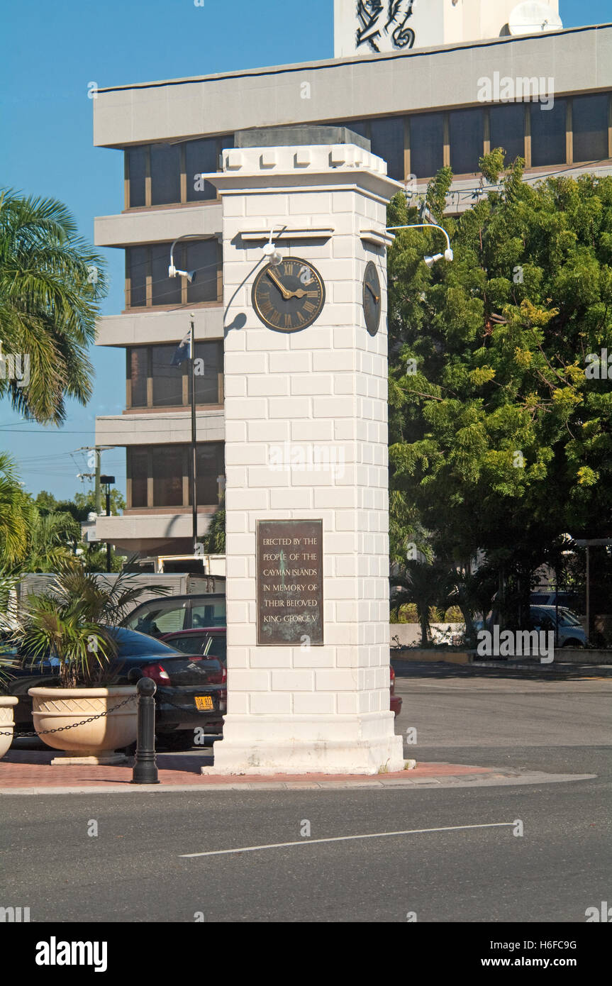 George Town, Grand Cayman, îles Cayman, Caraïbes, Antilles, Tour de l'horloge mémorial pour le Roi George V Banque D'Images