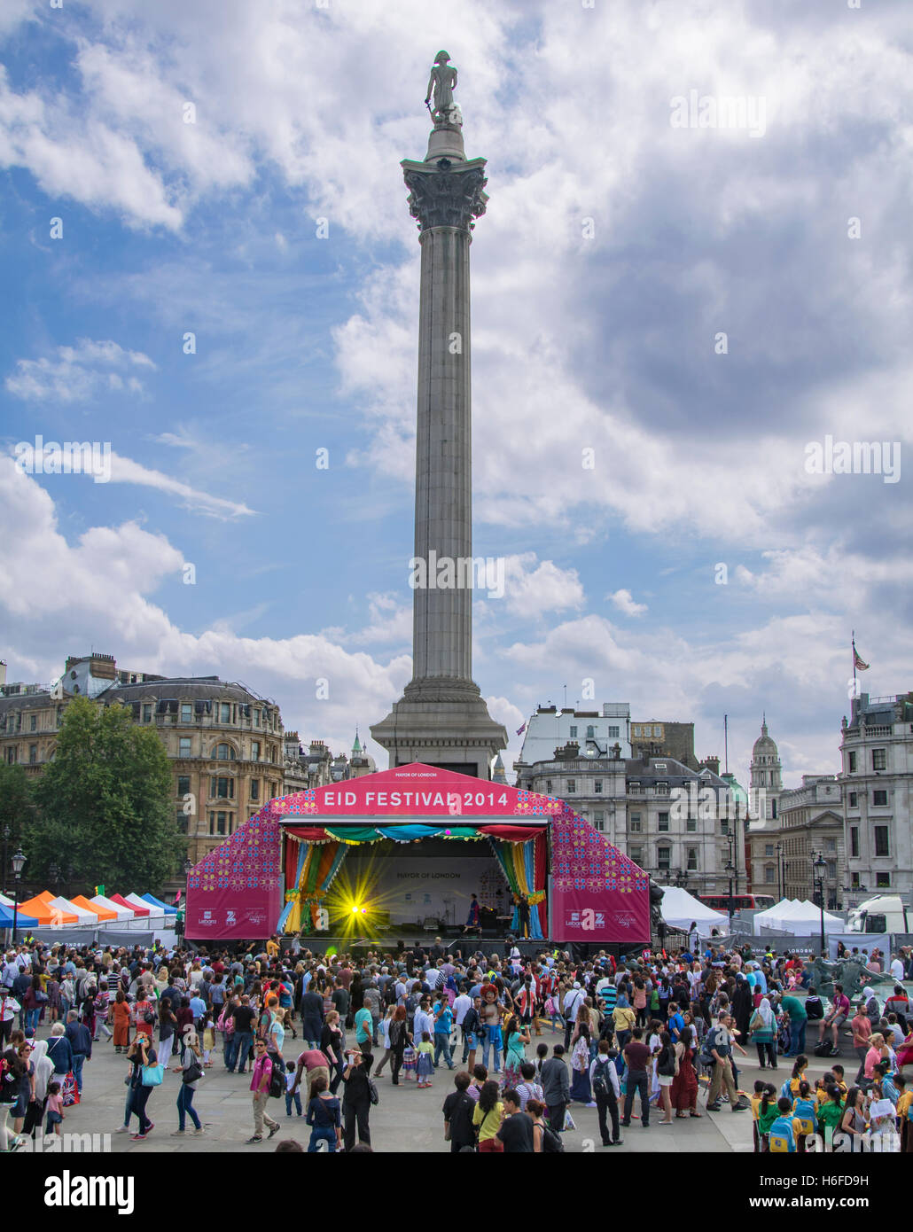 Les foules au festival de Londres 2014 EID Banque D'Images