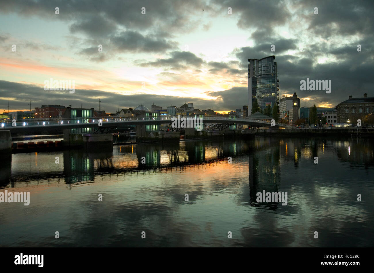 Lagan Weir prises à partir du côté est de la rivière Lagan, en regardant vers l'ouest. Banque D'Images