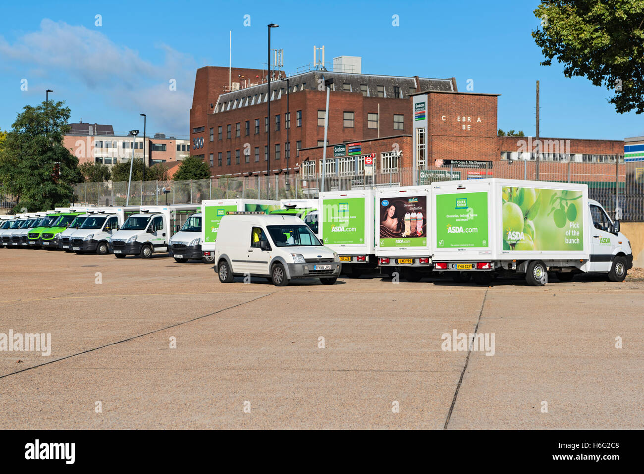 L'Asda flotte de véhicules utilitaires, Southbury, au nord de Londres Banque D'Images