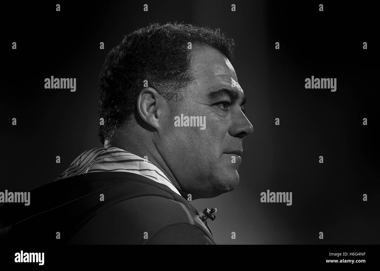 NOTE DE LA RÉDACTION LIBRE CONVERTIES EN NOIR ET BLANC EN POST-PRODUCTION L'entraîneur-chef de l'Australie Mal Meninga pendant le Ladbrokes Quatre Nations match à la Lightstream KC Stadium, Hull. ASSOCIATION DE PRESSE Photo. Photo date : vendredi 28 octobre 2016. Histoire RUGBYL PA voir l'Australie. Crédit photo doit se lire : Dave Howarth/PA Wire. RESTRICTIONS : un usage éditorial uniquement. Pas d'utilisation commerciale. Pas de fausse association commerciale. Pas d'émulation vidéo. Pas de manipulation d'images. Banque D'Images