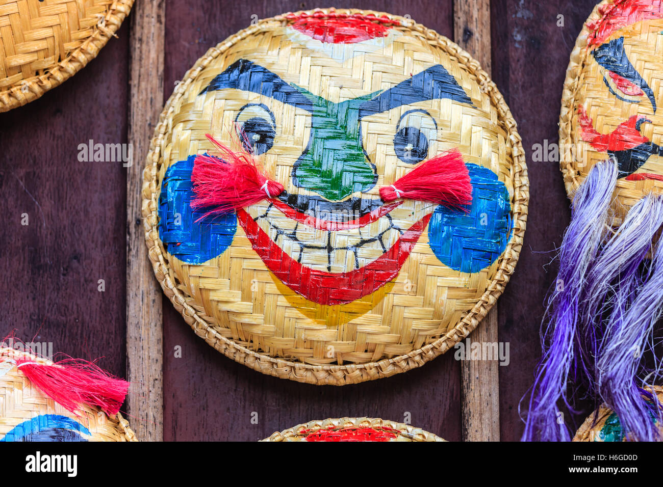 Le masque nuancée vendu dans la rue à Hanoi Banque D'Images