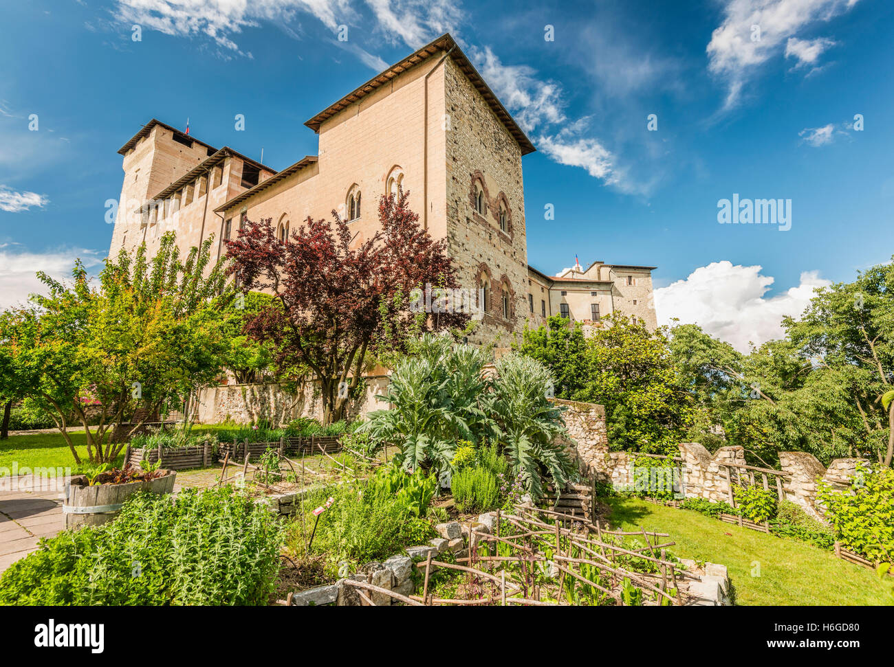 Jardin du Château à l'intérieur de Rocca di Angera, Lago Maggiore, Varese, Italie Banque D'Images