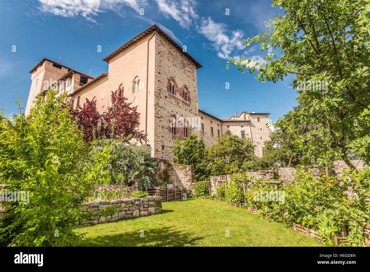 Jardin du Château à l'intérieur de Rocca di Angera, Lago Maggiore, Varese, Italie Banque D'Images