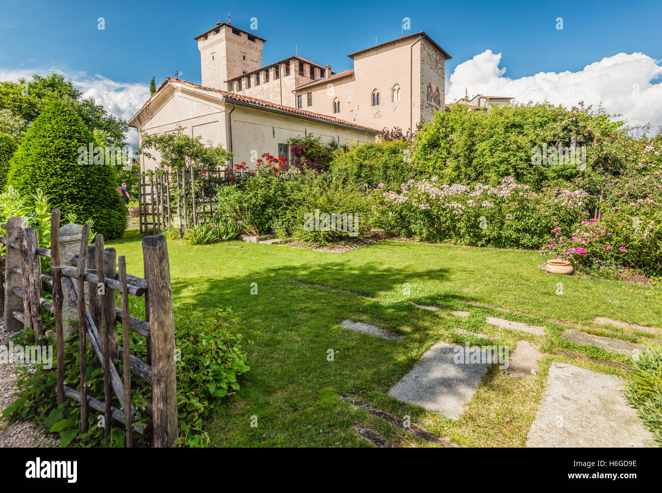 Jardin du Château à l'intérieur de Rocca di Angera, Lago Maggiore, Varese, Italie Banque D'Images