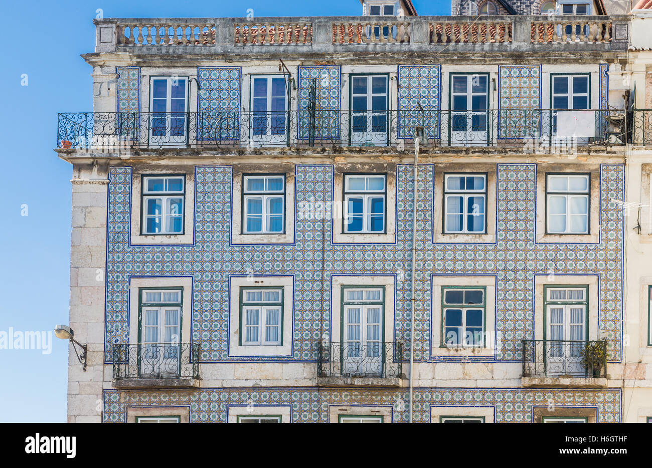 Maisons de vacances traditionnelles à Lisbonne avec carrelage extérieur Banque D'Images