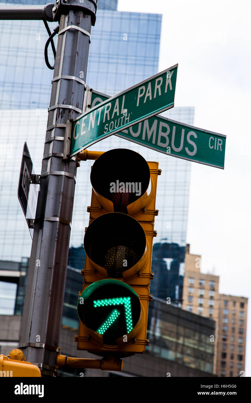 Feu vert à l'intersection de Central Park South et Colombus Circus Banque D'Images