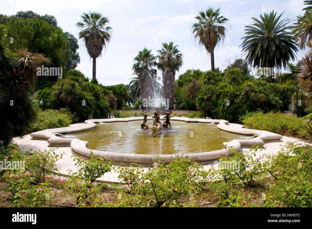Fontaine dans le parc Parco Alfredo Prix Nobel, San Remo, d'Azur, Ligurie, Italie, Europe Banque D'Images