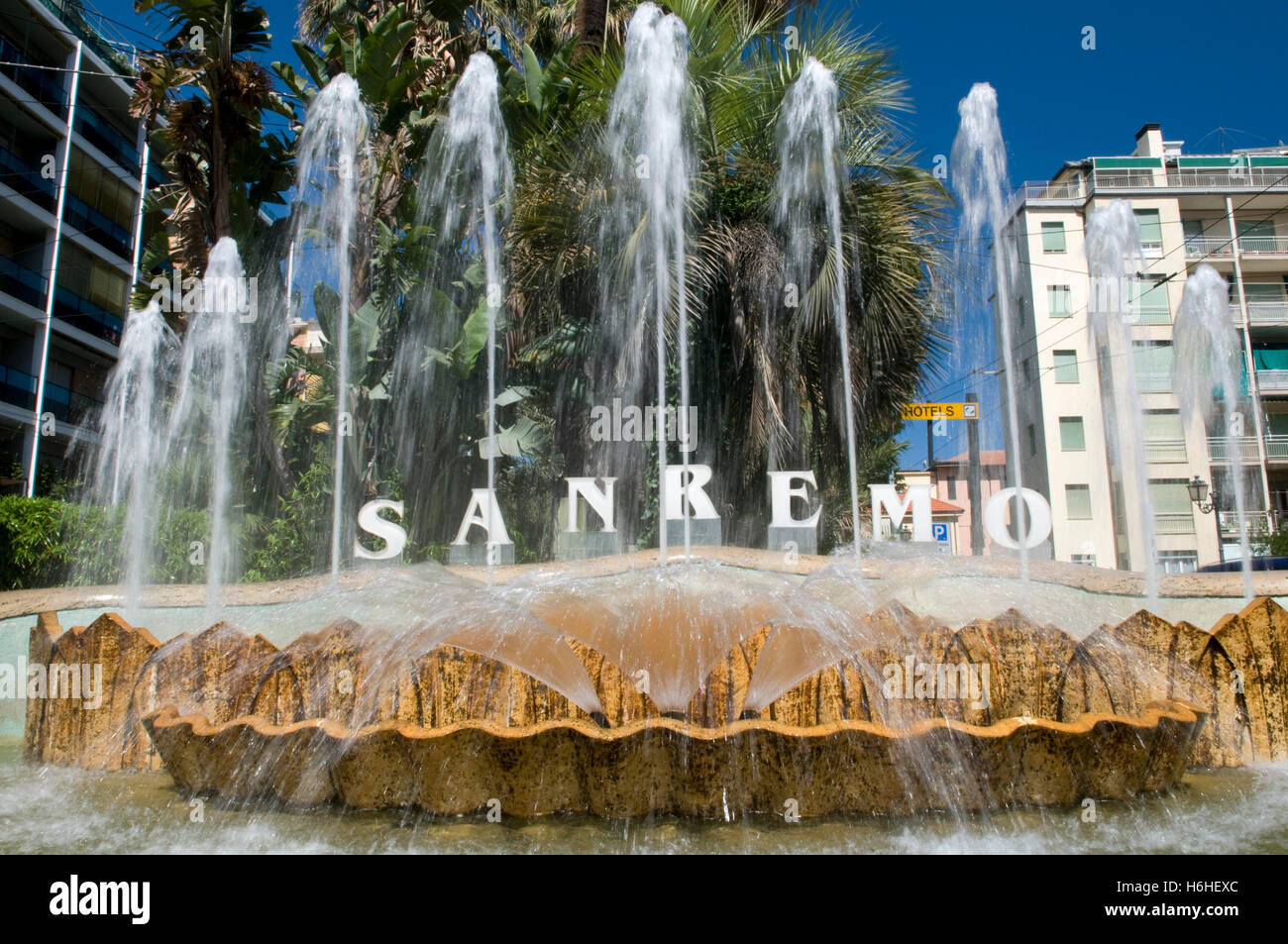 Fontaine, San Remo en lettrage, d'Azur, Ligurie, Italie, Europe Banque D'Images