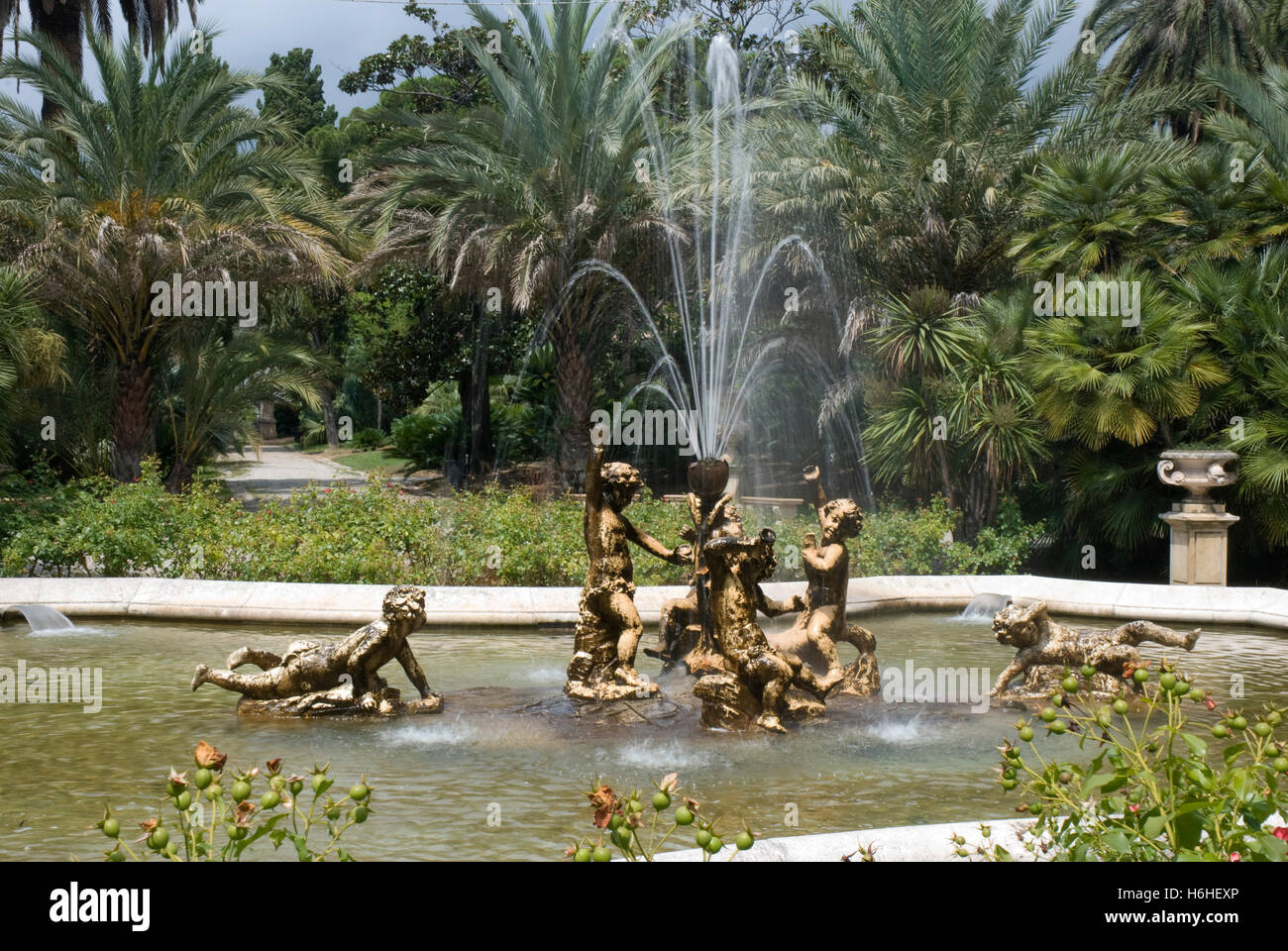 Fontaine dans le parc Nobel Alfredo, San Remo, d'Azur, Ligurie, Italie, Europe Banque D'Images