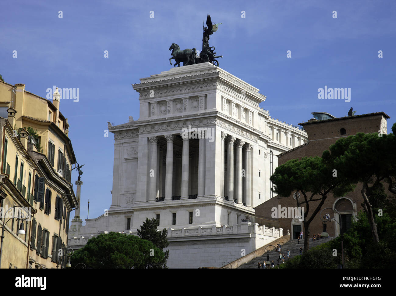 Le monument de Vittorio Emanuele Italie Rome avec son design élégant de colonnes corinthiennes. Banque D'Images