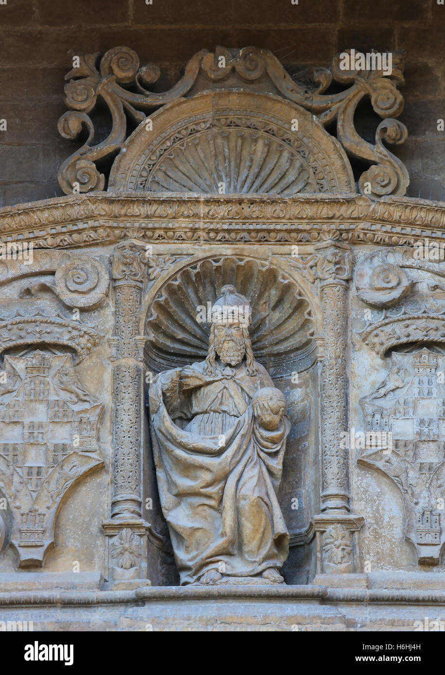 16e siècle Statue de Dieu le Père à la porte principale à l'église de Santo Tomas à Haro, La Rioja, Espagne Banque D'Images