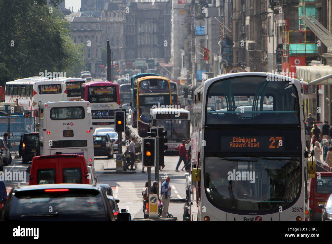 La congestion du trafic à Édimbourg montrant Princes Street Banque D'Images