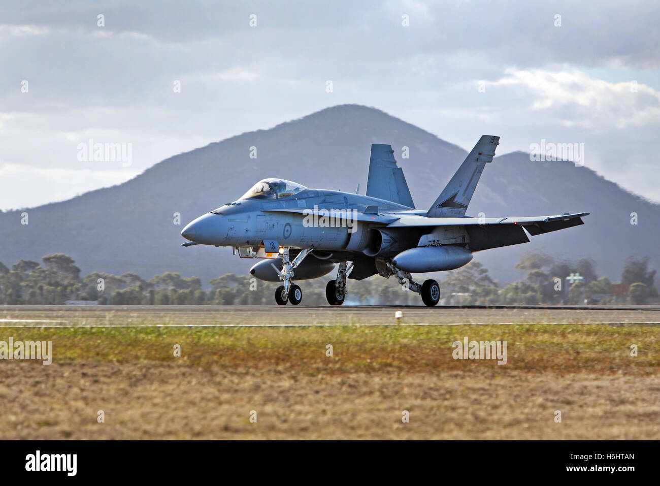 Royal Australian Airforce F-18 Super Hornet, à l'atterrissage à l'aéroport d'Avalon au cours de l'Australian International Airshow 2007. Banque D'Images