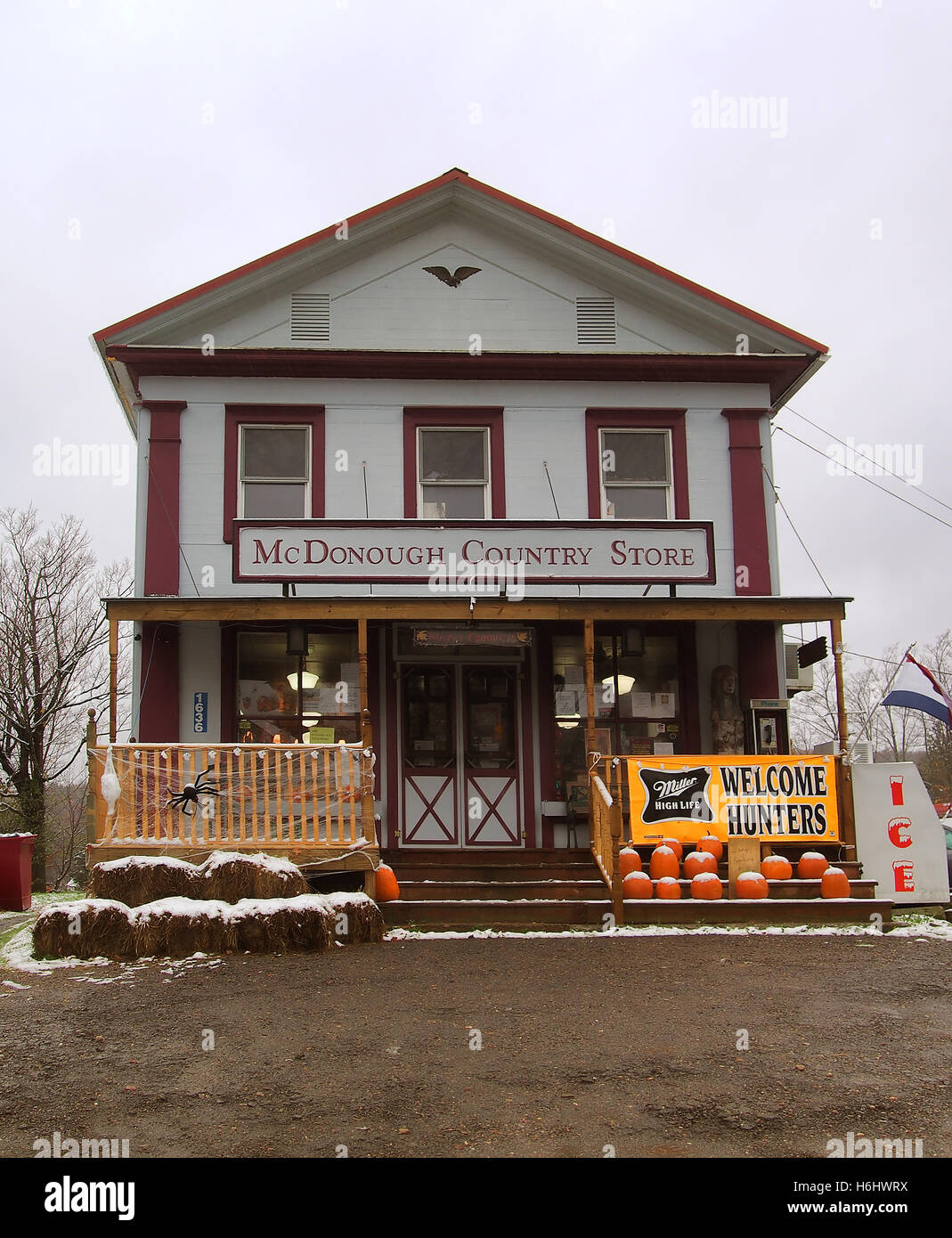 McDonough Country Store dans le petit hameau de McDonough, New York, photo prise à partir d'une rue publique Banque D'Images