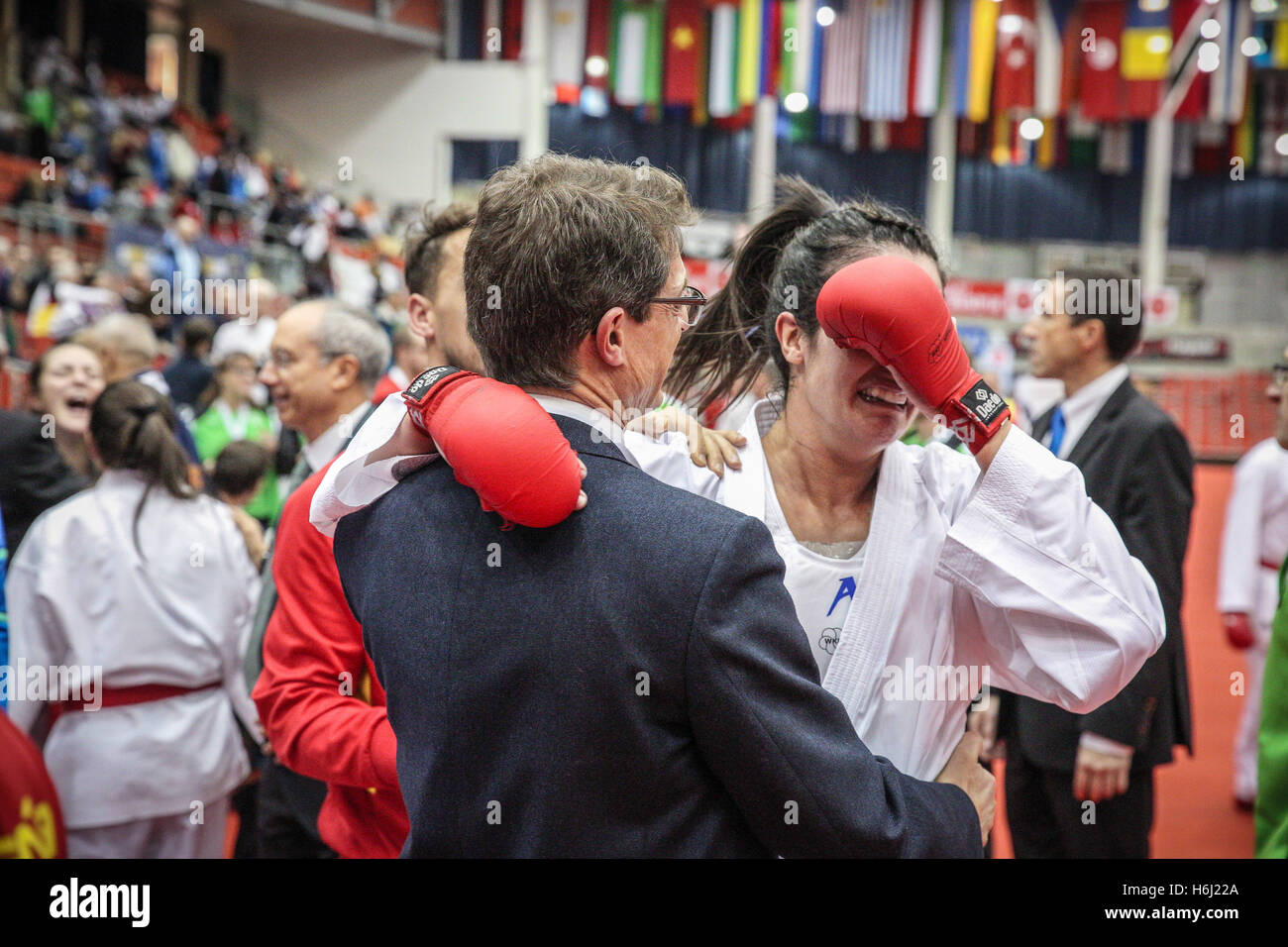 Linz, Autriche. 28, octobre 2016. L'Espagne l'équipe de l'équipe féminine Championnat du Monde Kumite Karate WKF, Jan de crédit : Photographie sauvage / Alamy Live News Banque D'Images