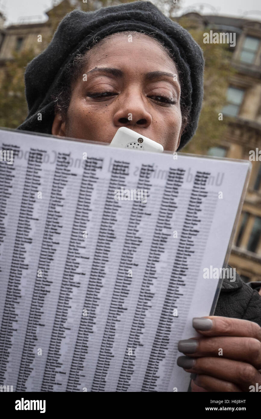 Londres, Royaume-Uni. 29 Oct, 2016. Procession annuelle du souvenir de protestation par des amis et de la famille (UFFC) contre les morts par la police ou la prison Crédit : Guy Josse/Alamy Live News Banque D'Images
