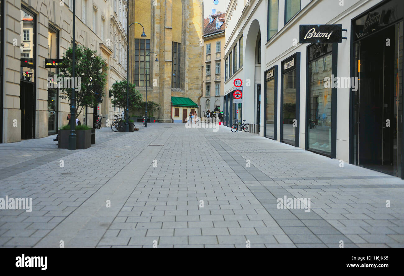 Vienne, AUTRICHE - juin 6 : Vue sur la rue commerçante du centre-ville de Vienne le 6 juin 2016. Banque D'Images