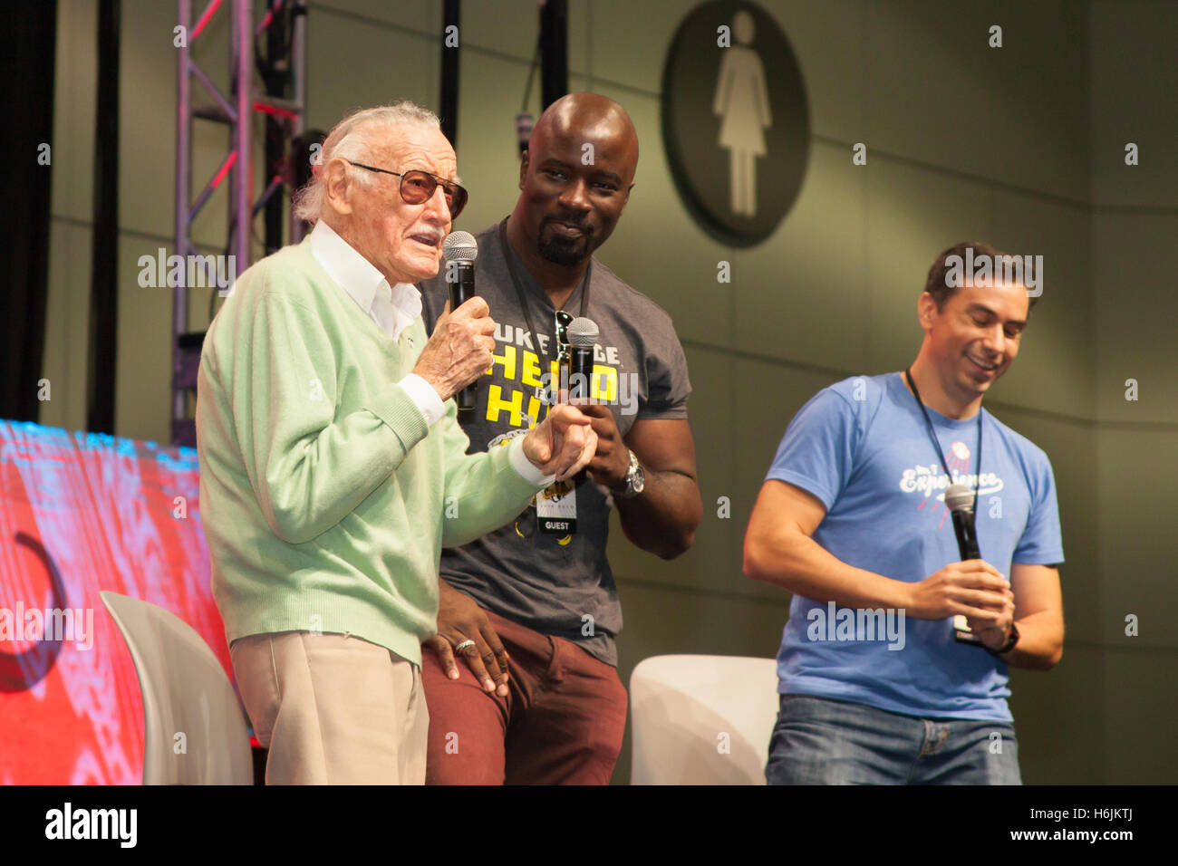 STAN LEE LA COMIC CON : 29 octobre 2016, Los Angeles, Californie. Luke Cage star Mike Coulter avec Marvel créateur Stan Lee. Banque D'Images