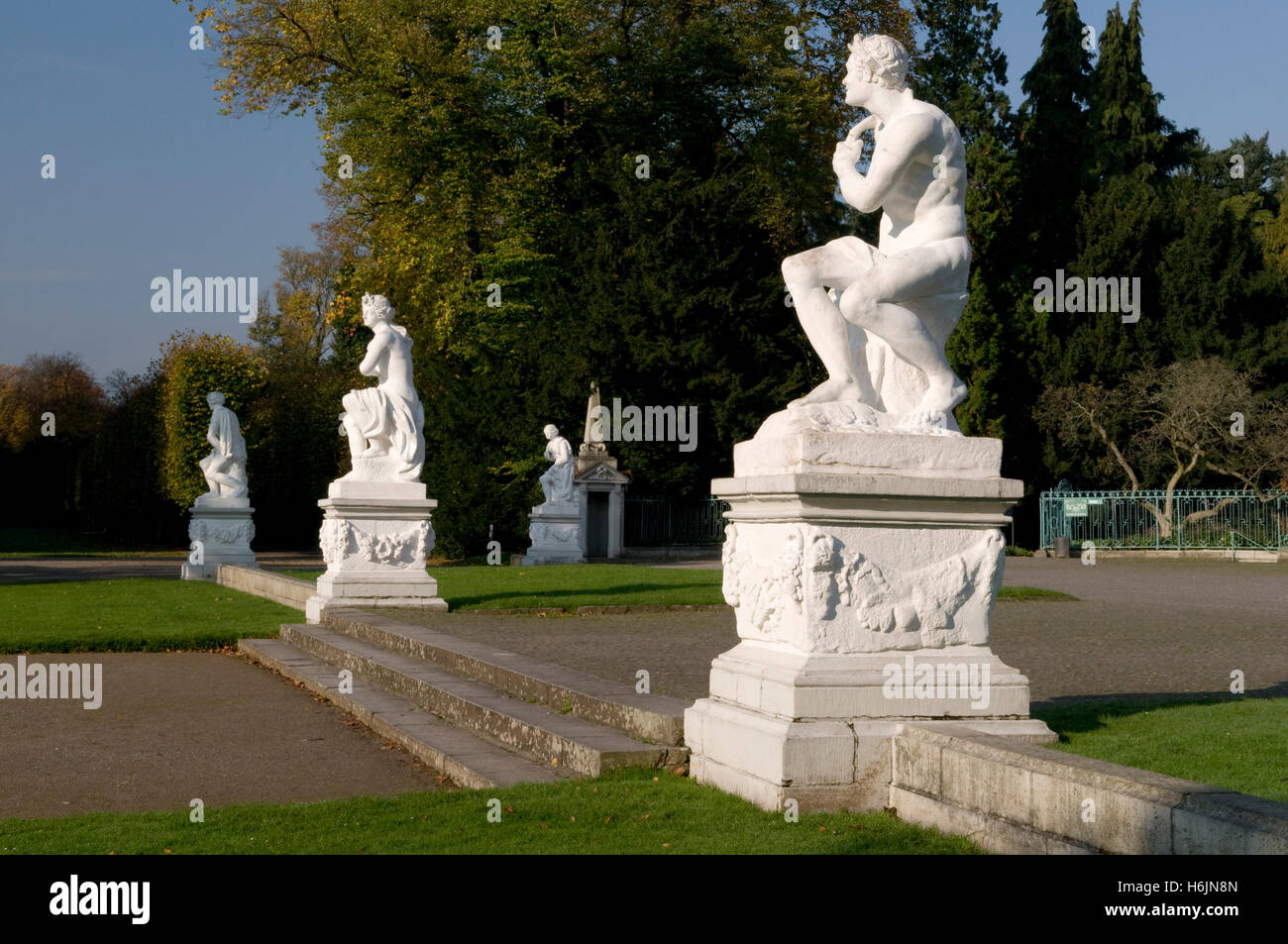 Sculptures dans le parc du château de Benrath Schloss, Düsseldorf, capitale de la Rhénanie du Nord Banque D'Images