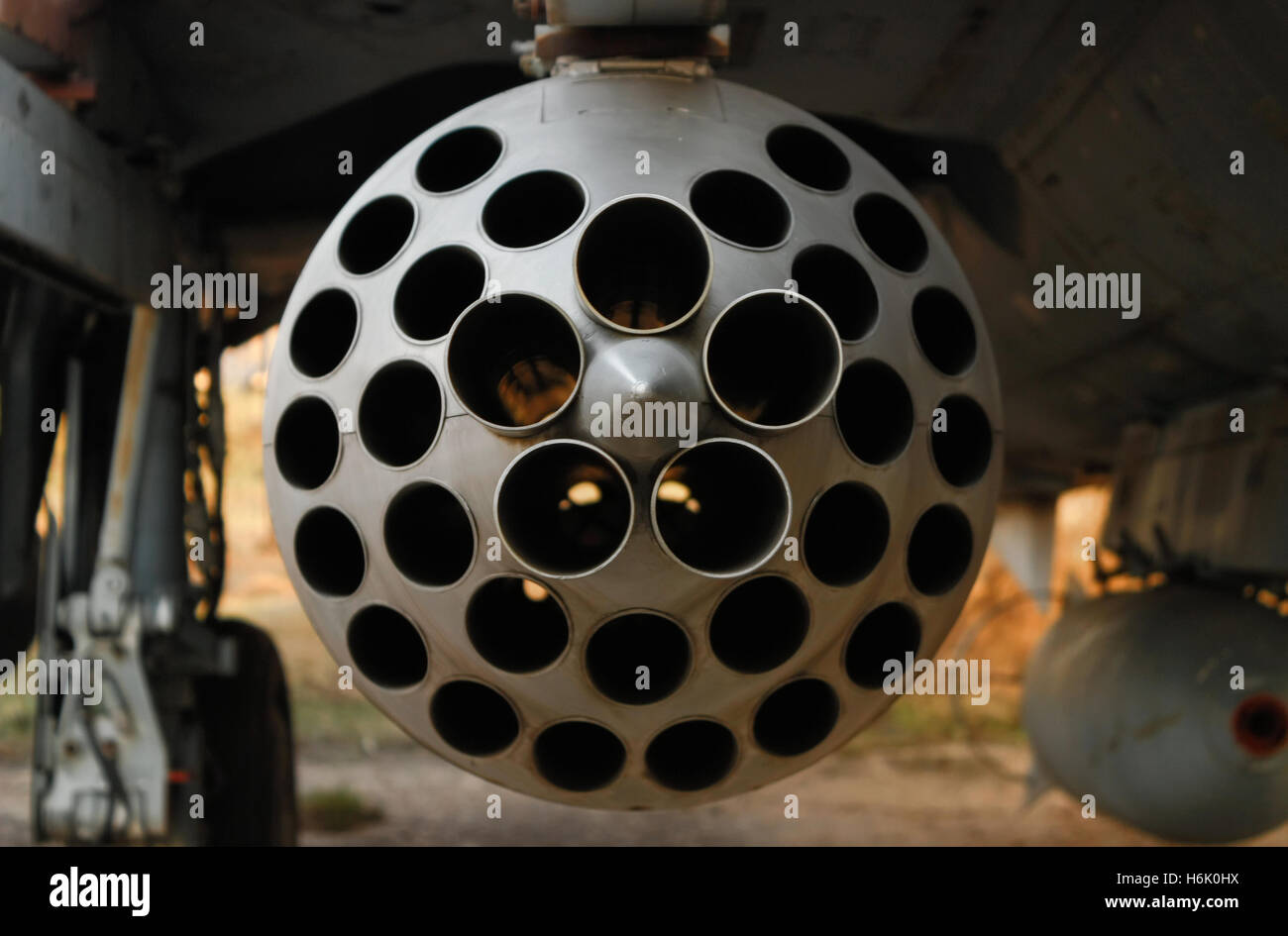 Rocket Launcher en vertu de l'escadre de chasseurs de près. L'accent sur le pod de roquettes Banque D'Images