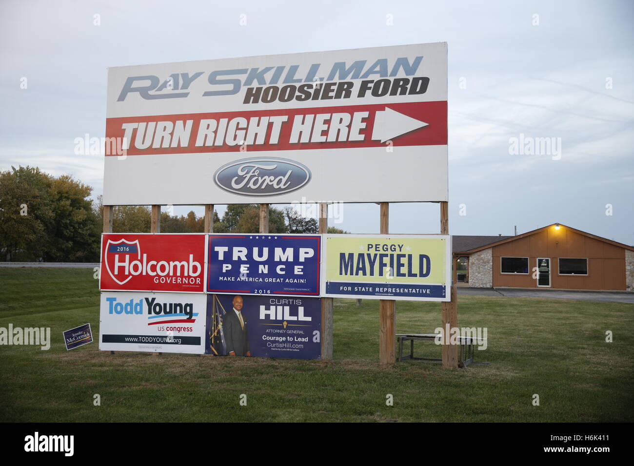 Donald Trump panneaux le long de l'autoroute 37 route de l'Indiana à Martinsville, Indiana. Il n'y a pas de signes pour les candidats démocrates à l'e Banque D'Images