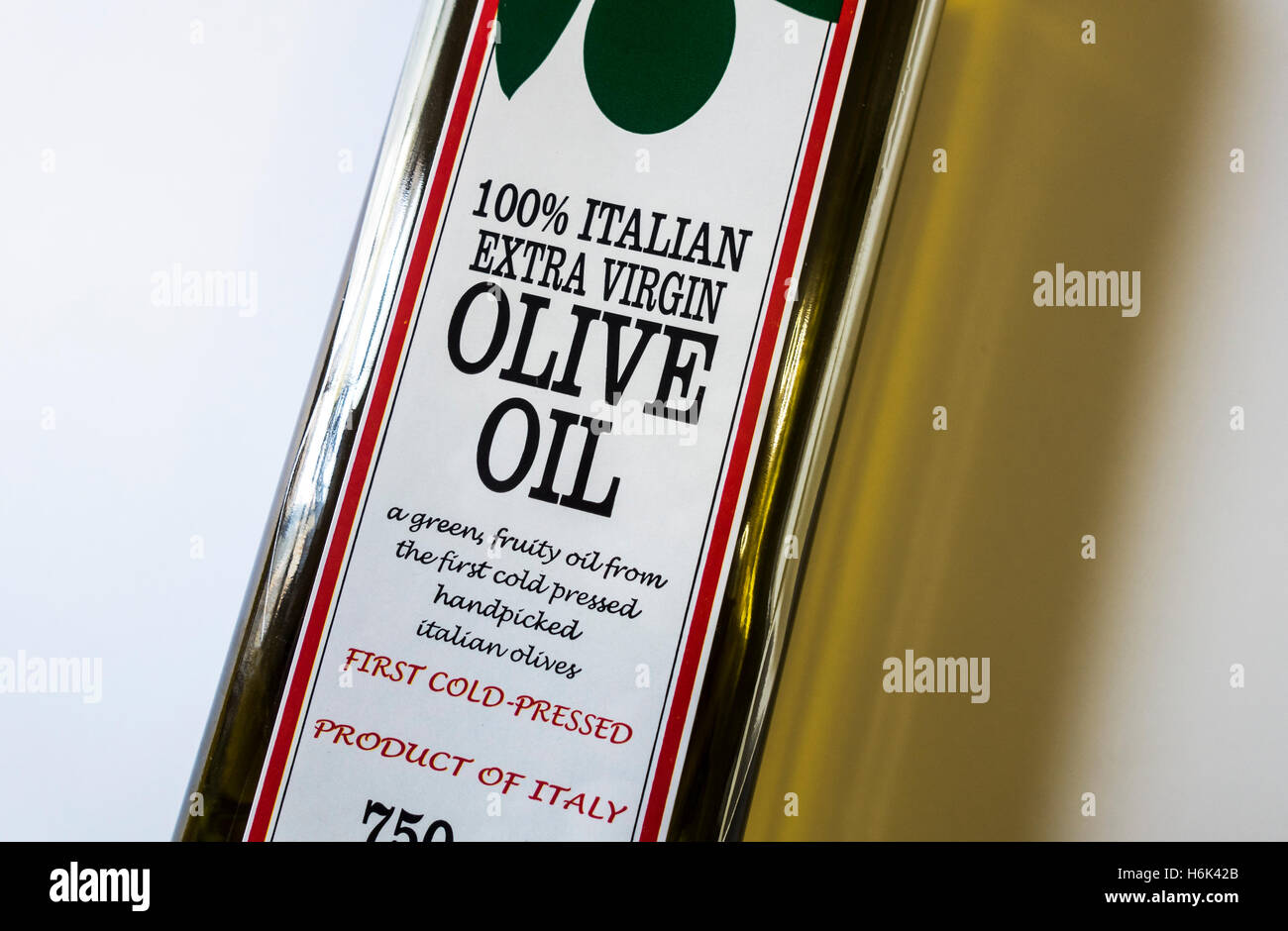 L'italien l'huile d'olive extra vierge première pression à froid Banque D'Images