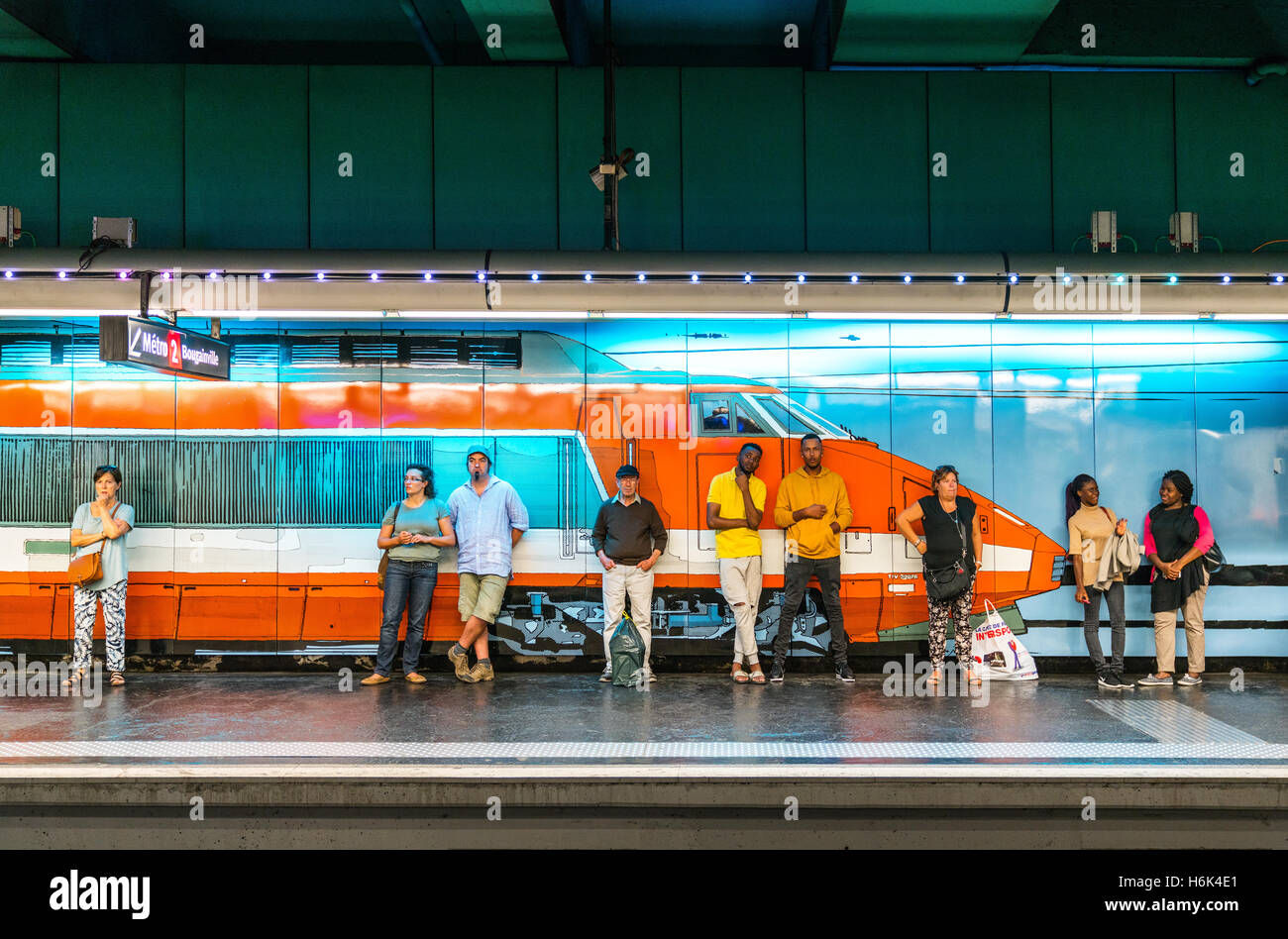 Marseille, France - 25 Septmber 2016 : personnes waithing un train dans la station de métro Vieux Port Banque D'Images