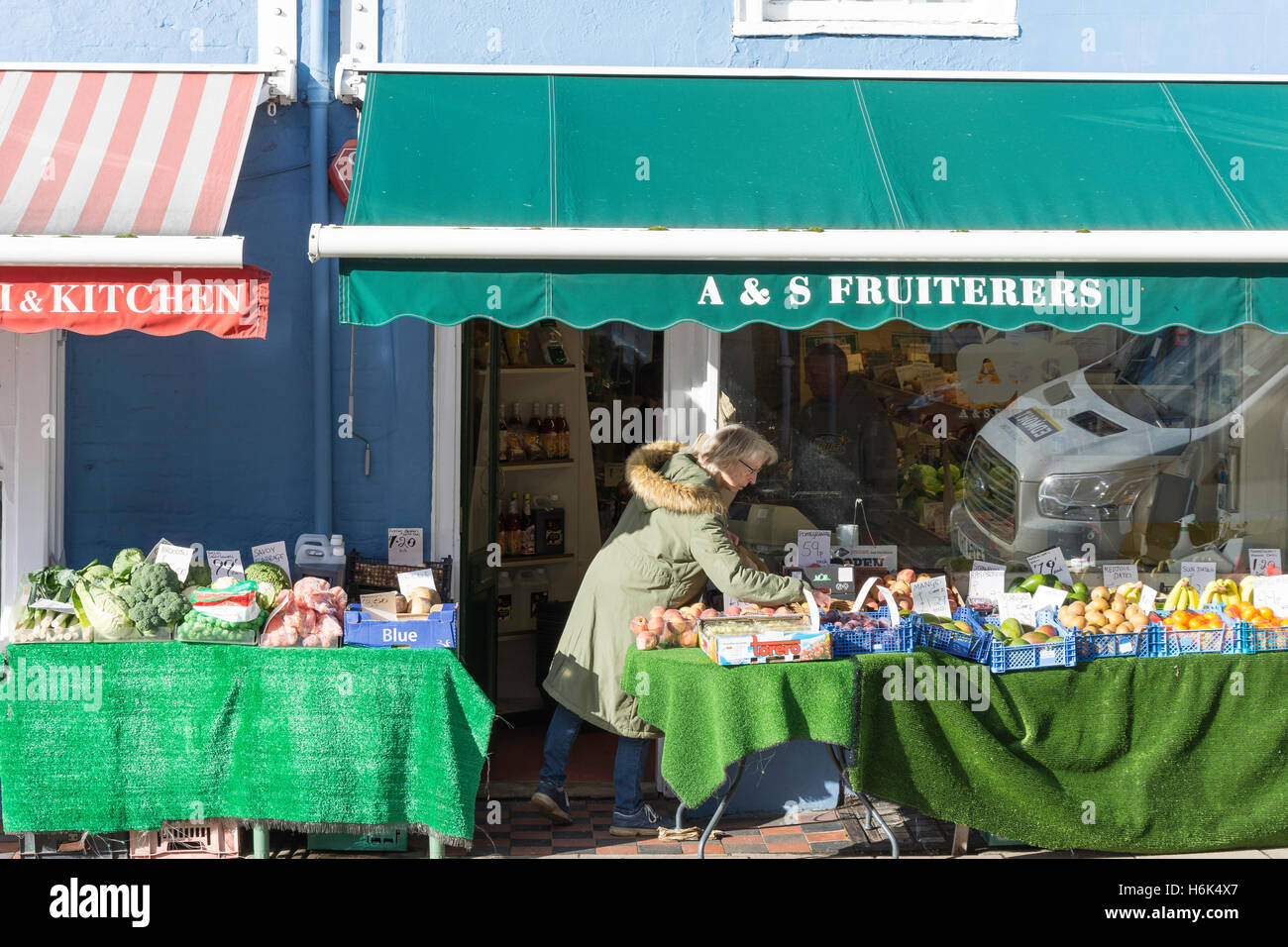 A & S Fruiterers les fruits et légumes, West Street, New Alresford, Hampshire, Angleterre, Royaume-Uni Banque D'Images