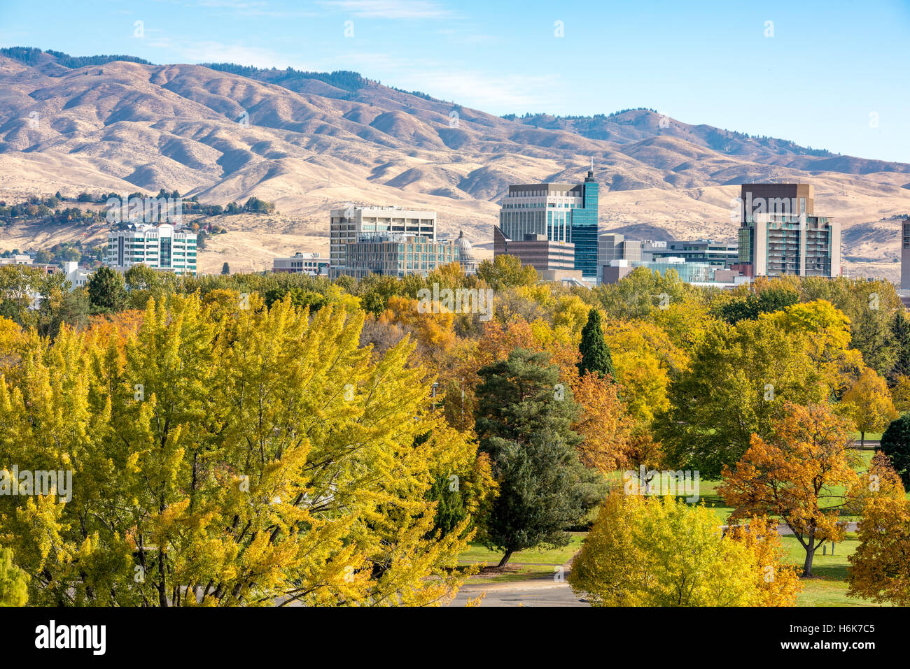 Parc de la ville de Boise Idaho avec des couleurs d'automne dans les arbres Banque D'Images