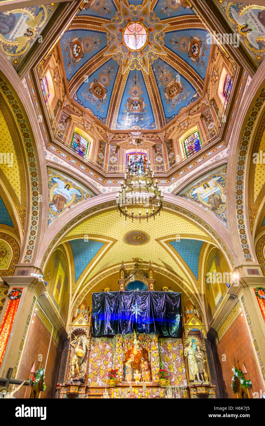 Dôme en vitrail Autel Basilique Templo de Belen Belen Temple de paroisse de l'Immaculada Corzaon de Maria Guanajuato au Mexique. Banque D'Images