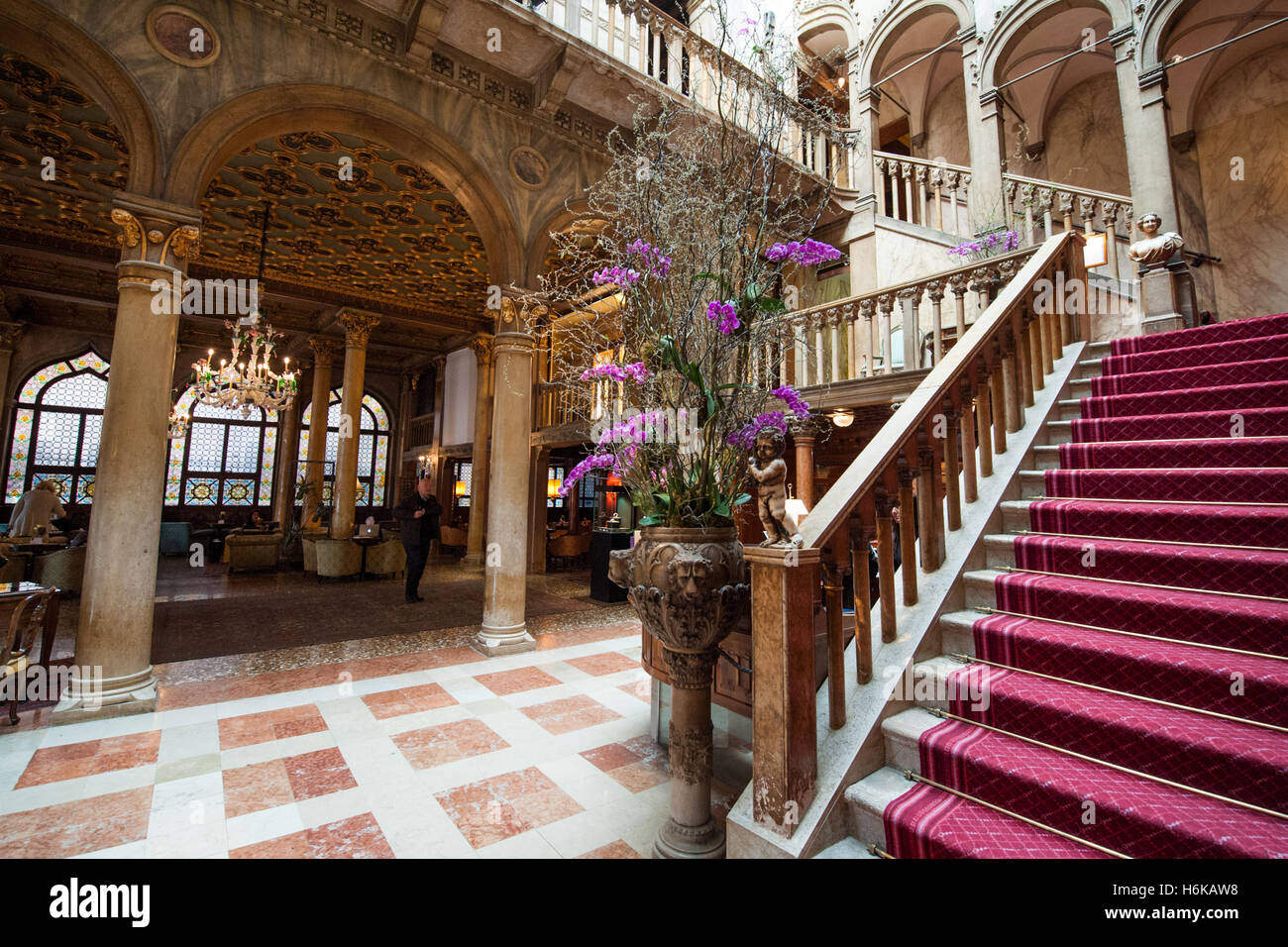 L'escalier principal de l'Hotel Danieli Venise Italie Banque D'Images