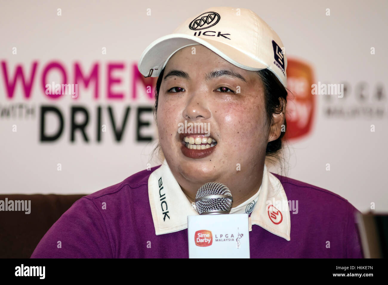 Kuala Lumpur, Malaisie. 30Th Oct, 2016. Le gagnant du championnat de la LPGA en 2016 La Malaisie est le Shanshan Feng. En feng une courte entrevue avec les journalistes. Credit : Danny Chan/Alamy Live News. Banque D'Images