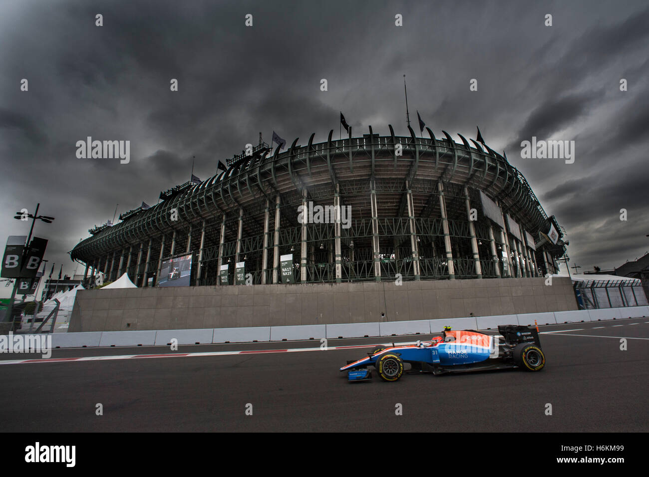 La ville de Mexico, Mexique. 28 Oct, 2016. Sport Automobile : Championnat du Monde de Formule 1 de la FIA 2016, Grand Prix du Mexique, Esteban Ocon © dpa/Alamy Live News Banque D'Images