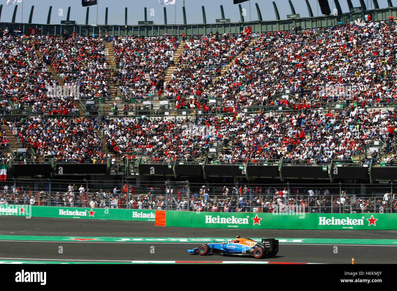 Mexico City Mexico City, Mexique. 29 Oct, 2016. Sport Automobile : Championnat du Monde de Formule 1 de la FIA 2016, Grand Prix du Mexique, Esteban Ocon © dpa/Alamy Live News Banque D'Images