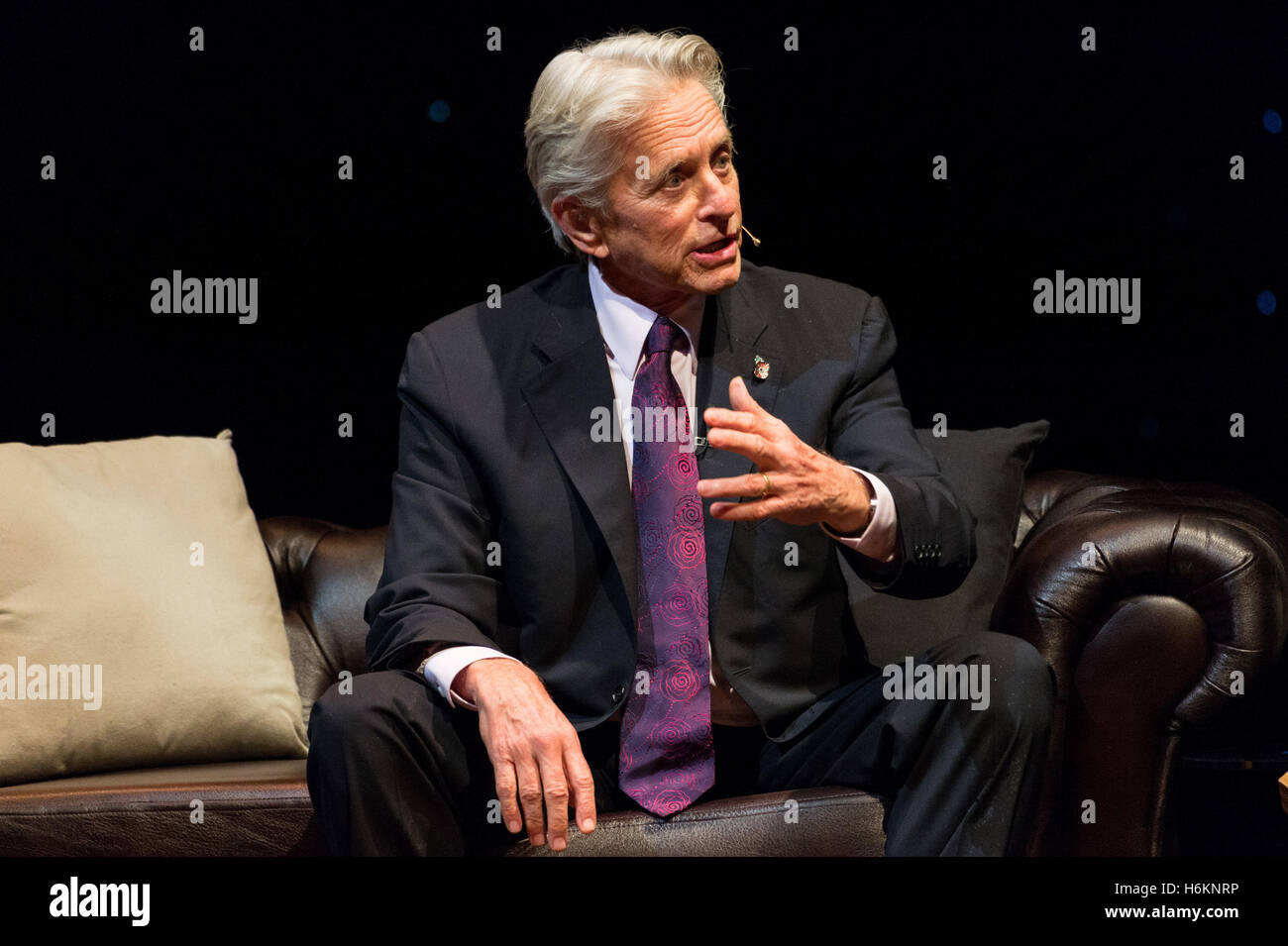 Londres, Royaume-Uni. 30Th Oct, 2016. La légende d'Hollywood l'acteur Michael Douglas en conversation avec Jonathan Ross, il réfléchit sur sa vie et sa carrière : Crédit Raymond Tang/Alamy Live News Banque D'Images