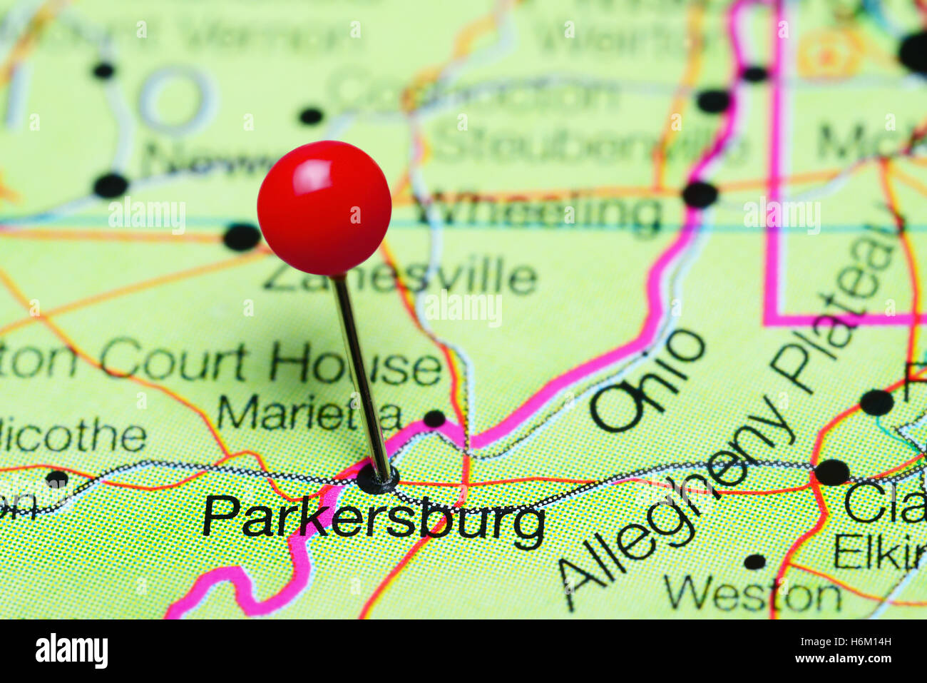 Parkersburg épinglée sur un plan de West Virginia, USA Banque D'Images