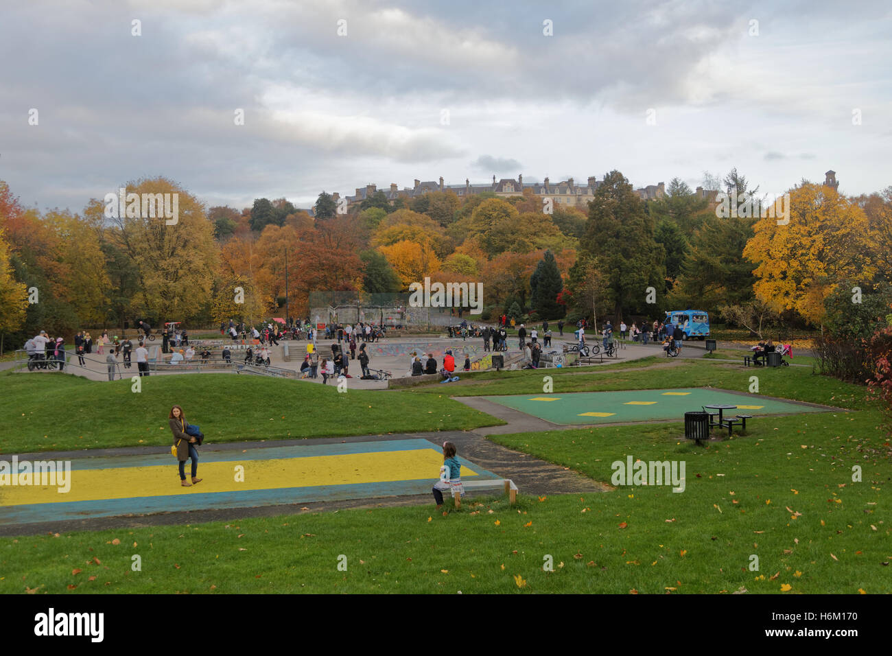 Glasgow Kelvingrove Park qui contient à la fois l'université et le musée dans le parc de la ville, west end riches Banque D'Images