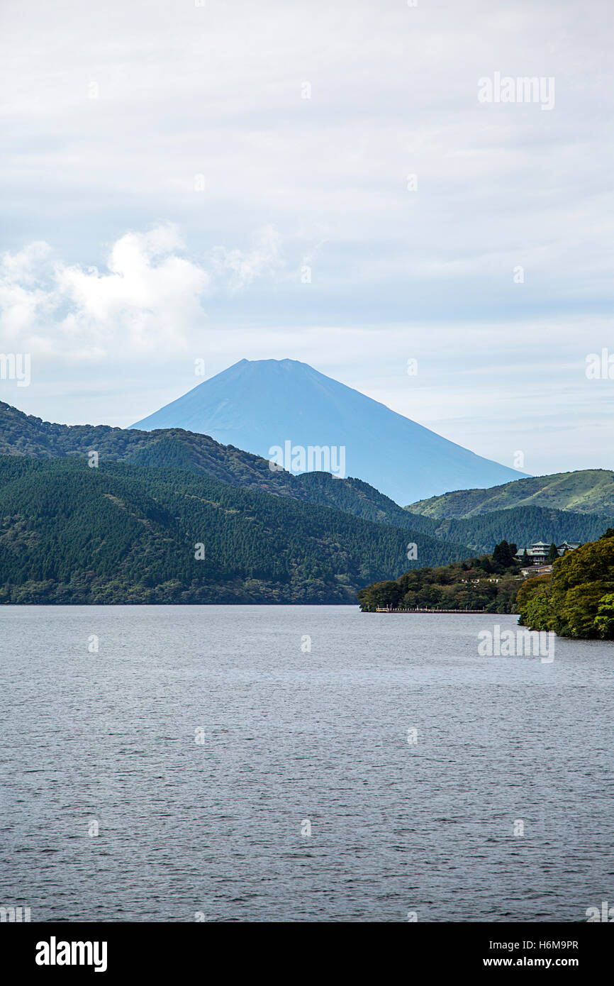 Vue sur le Fuji montagne depuis le lac Ashi à Hakone, Japon Banque D'Images