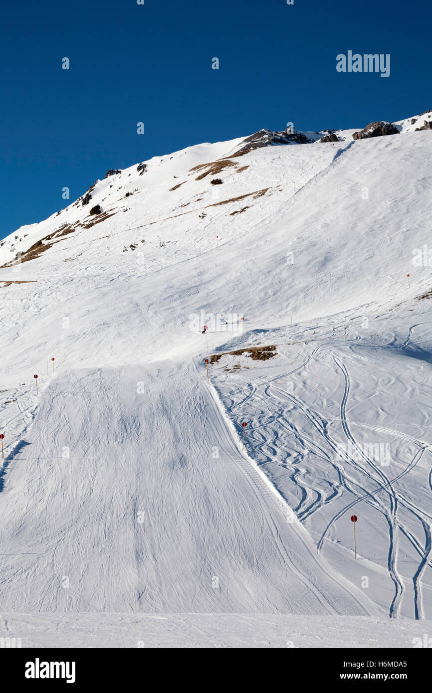 Ski sur pistes dans l'Arlberg y compris Lech et St Anton Arlberg Autriche Banque D'Images