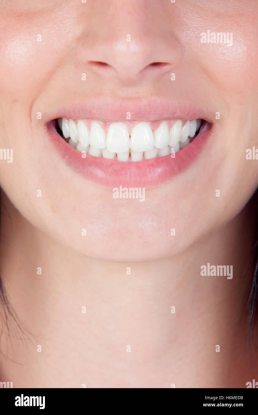 Femme souriante bouche avec beaucoup de dents. Close up Banque D'Images