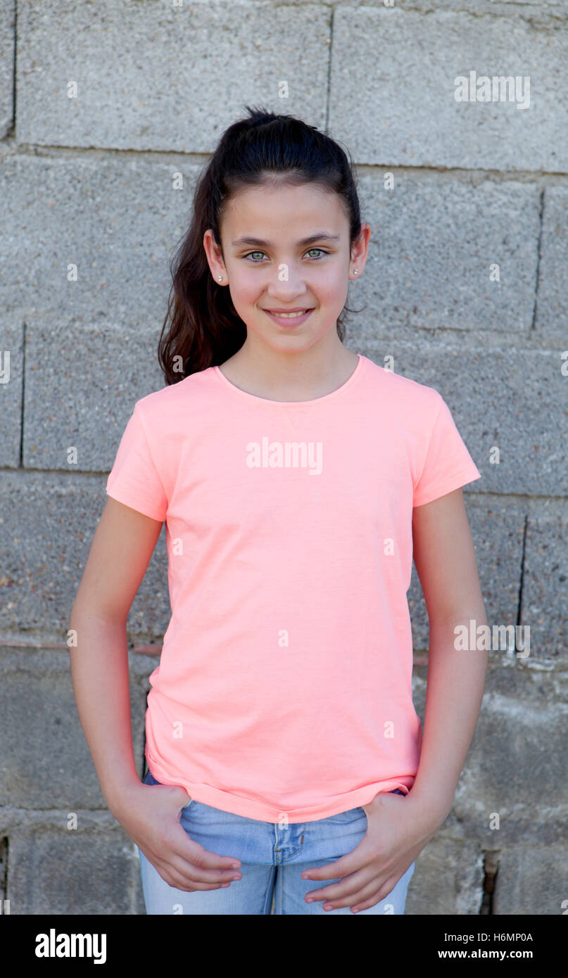 Portrait D une Belle Preteen Girl Aux Yeux Bleus L ext rieur Photo portrait-d-une-belle-preteen-girl-aux-yeux-bleus-l-ext-rieur-photo