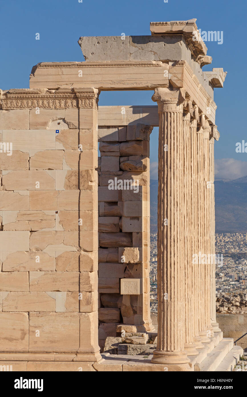 Colonnes d'Erechtheion temple sur l'acropole d'Athènes Banque D'Images