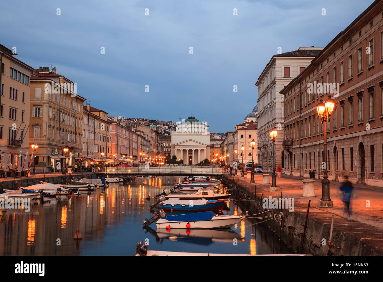 Vue de la cathédrale Saint Antonio à Trieste Banque D'Images